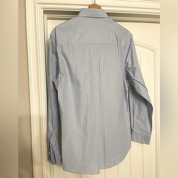 Kenneth Cole Reaction light blue slim fit button down! - Picture 4 of 4